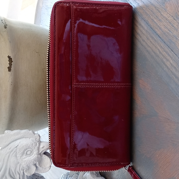 COACH RED LEATHER ZIP AROUND WALLETT - Picture 3 of 8